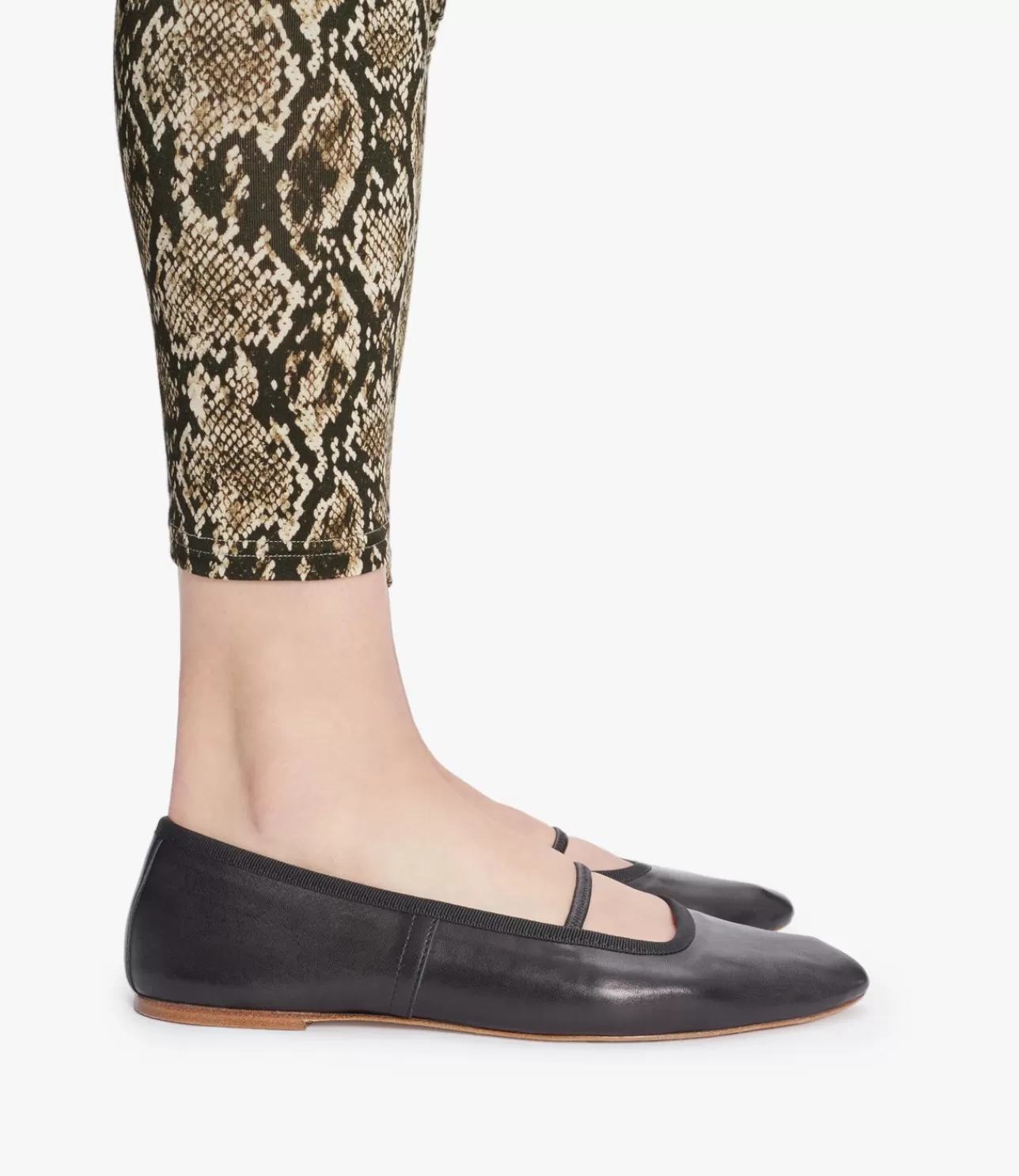 Women A.P.C. Swan ballet flats